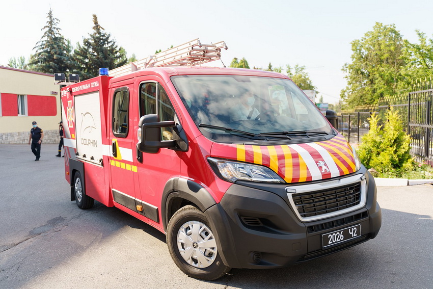 Виїжджатиме на виклики з ДТП та невеликі пожежі: вінницьким рятувальникам передали новий автомобіль. Фото