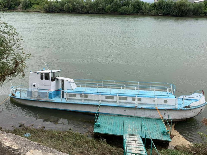 У Могилеві-Подільському в Дністер вилилось дизпаливо. Фото