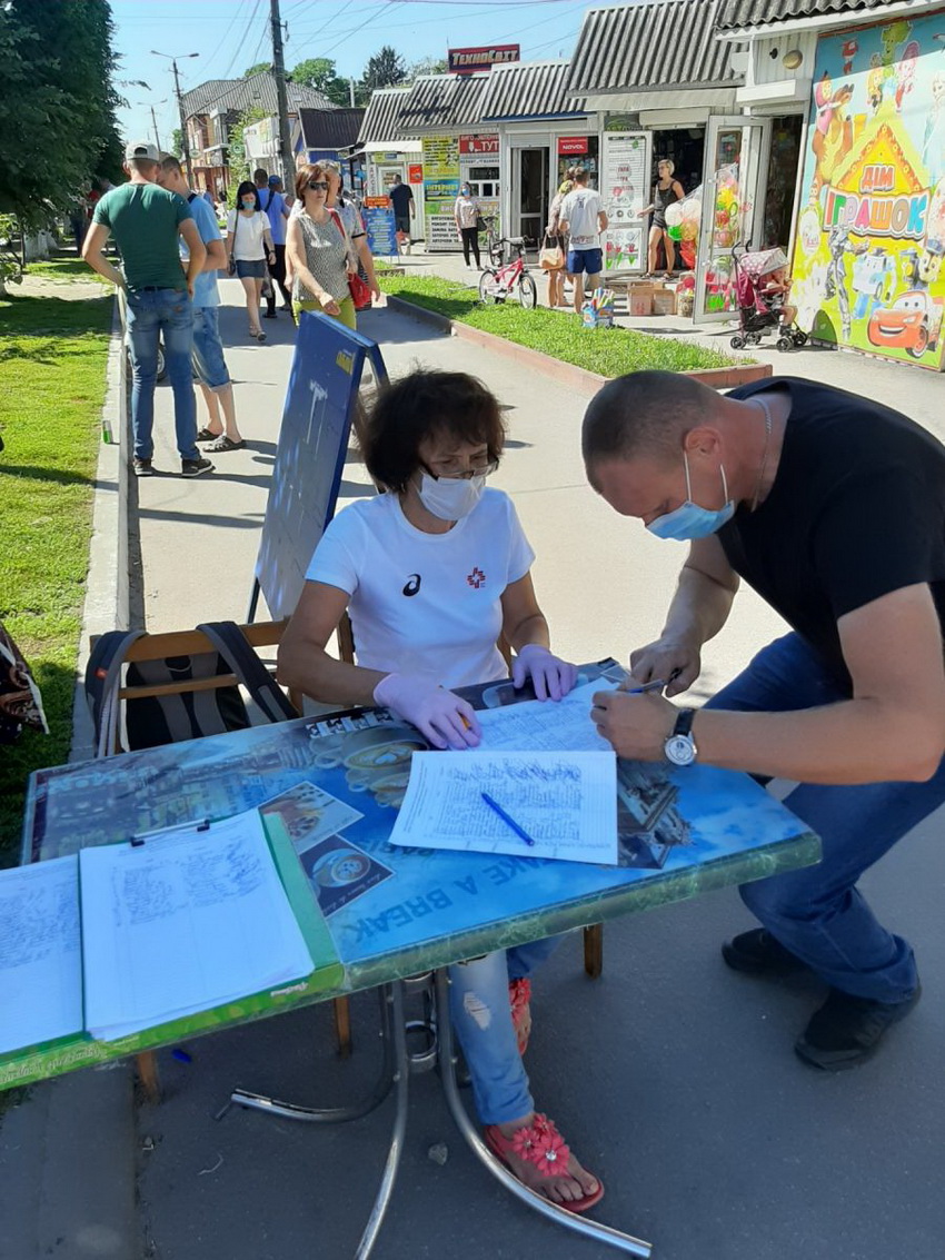 В Калинівці люди вийшли на мітинг. Вимагали збереження районного центру - фото 4