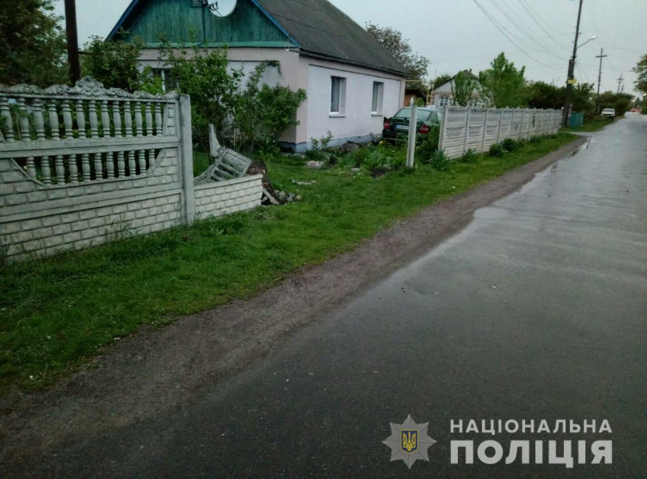 В Козятині автомобіль збив велосипедистку і двох її малолітніх дітей. Фото  - фото 2