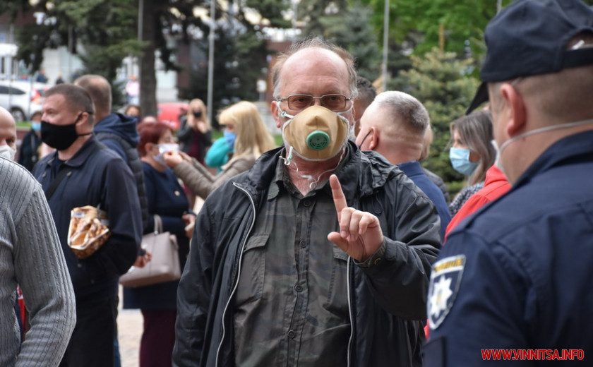 У Вінниці на другий день послаблення карантину мітинг: підприємці просили мерію відкрити базари. Фото - фото 4