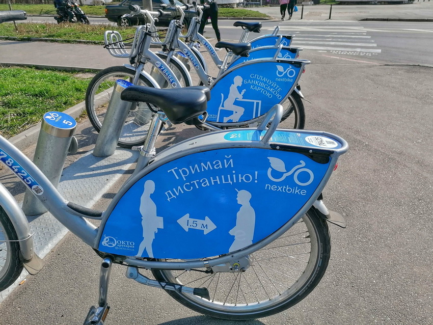 «Мийте руки з милом» - у Вінниці на велосипедах Nextbike з’явилася соціальна реклама. Фото 