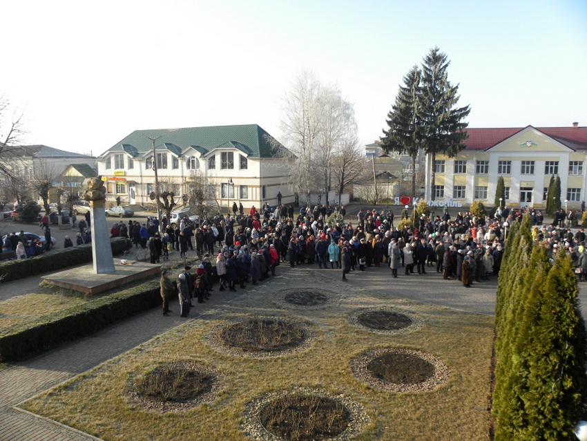 Крижопільська лікарня не увійшла до списку опорних медичних закладів – люди готові перекривати дороги і залізницю