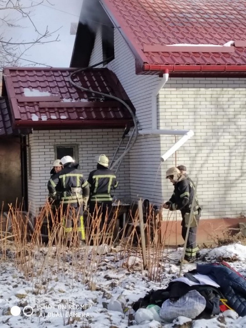 У Вінницьких Хуторах вісім пожежників гасили будинок