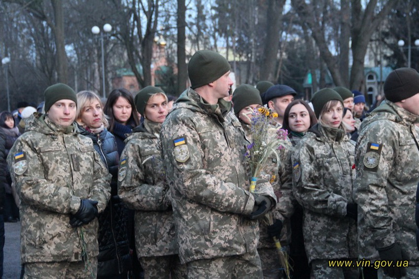 Свічка пам’яті та хвилина мовчання: у Вінниці вшанували жертв Голодомору. Фото - фото 9