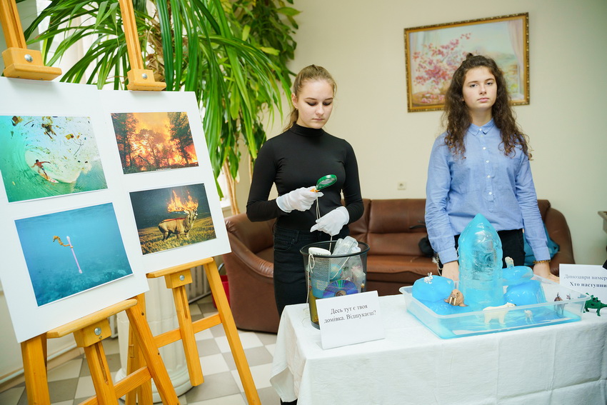 Перформанс, фотовиставка та воркшопи: у Вінниці для учнів та вчителів влаштували екологічний форум. Фото - фото 9