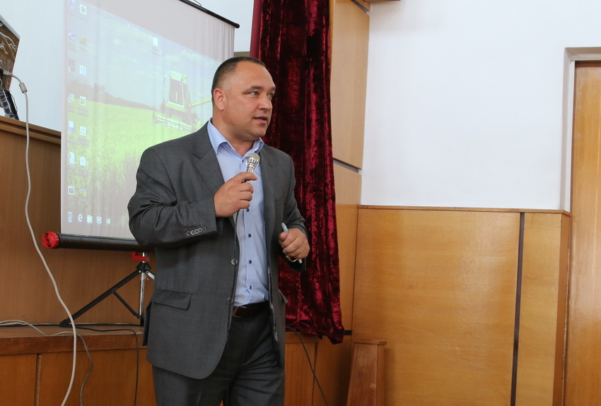 Геннадій Мазур