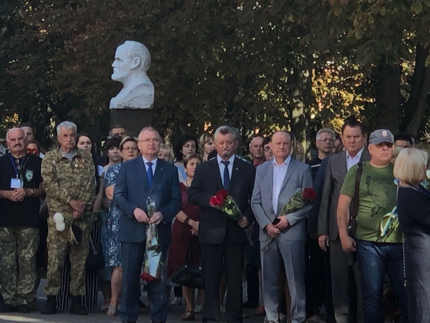 Стела пам’яті загиблим медикам і волонтерам у Вінниці