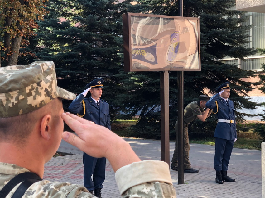 У Вінниці відкрили стелу пам’яті та провели спільну молитву за полеглих медиків і волонтерів. Фоторепортаж   - фото 4