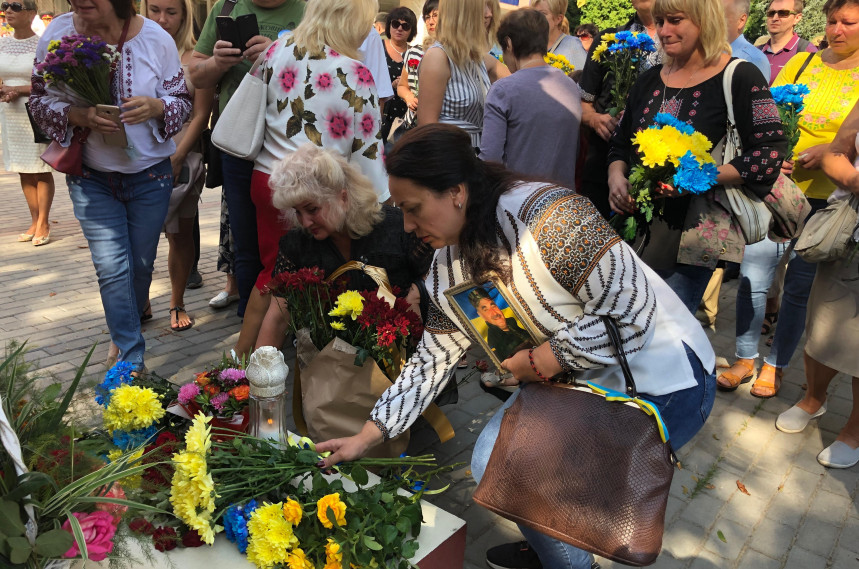 Стела пам’яті загиблим медикам і волонтерам у Вінниці