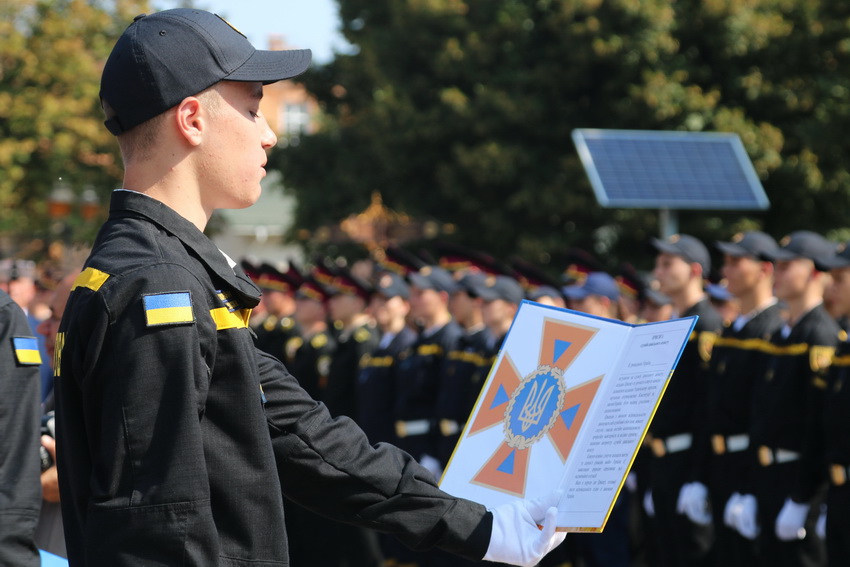 Юні рятувальники склали присягу на Європейській площі. Фоторепортаж  - фото 5