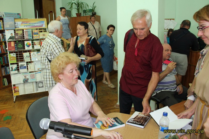 «Пальто мадам Гройсман…» – австралійська вінничанка презентувала книгу спогадів про Вінницю - фото 4