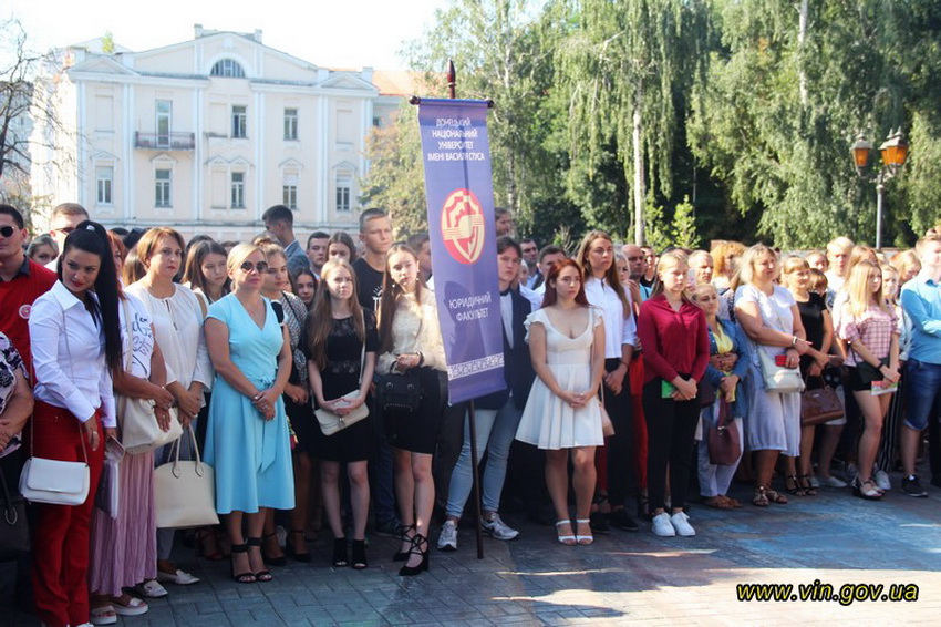 Більше тисячі першокурсників пройшли посвяту в студенти Донецького університету. Найстаршому – 58 років. Фото