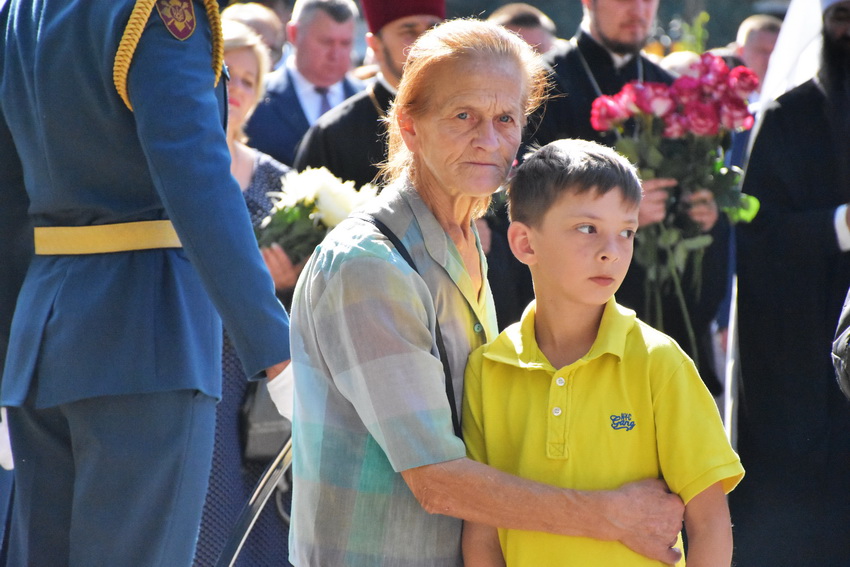 Зі сльозами і квітами вінничани вшанували пам’ять захисників України. Фоторепортаж  - фото 4