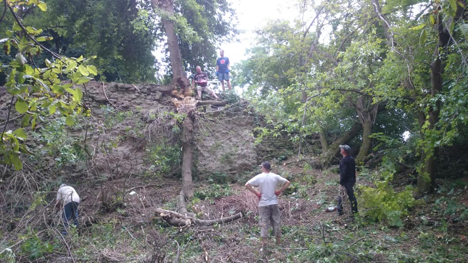 У Барі активісти рятують від руйнації залишки старовинної фортеці. Фото - фото 3