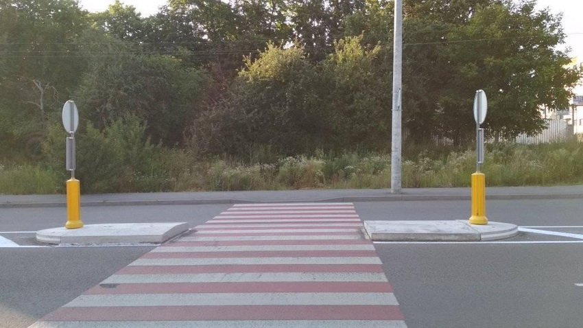 В районі Тяжилова на одній із вулиць встановили острівець безпеки. Фото  - фото 2