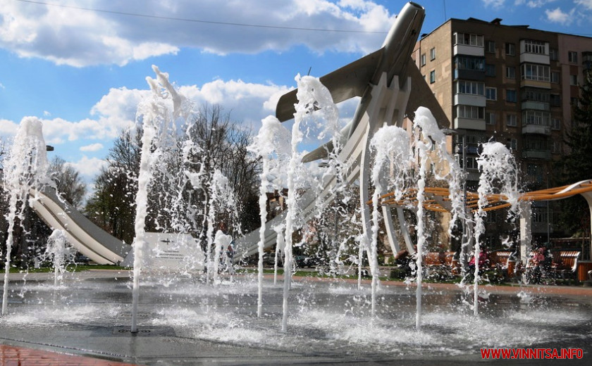 Ароматні магнолії і фонтани. Квітневий фоторепортаж з Вінниці - фото 2