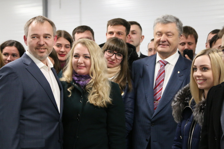 Порошенко на заводі з виробництва сонячних панелей KNESS