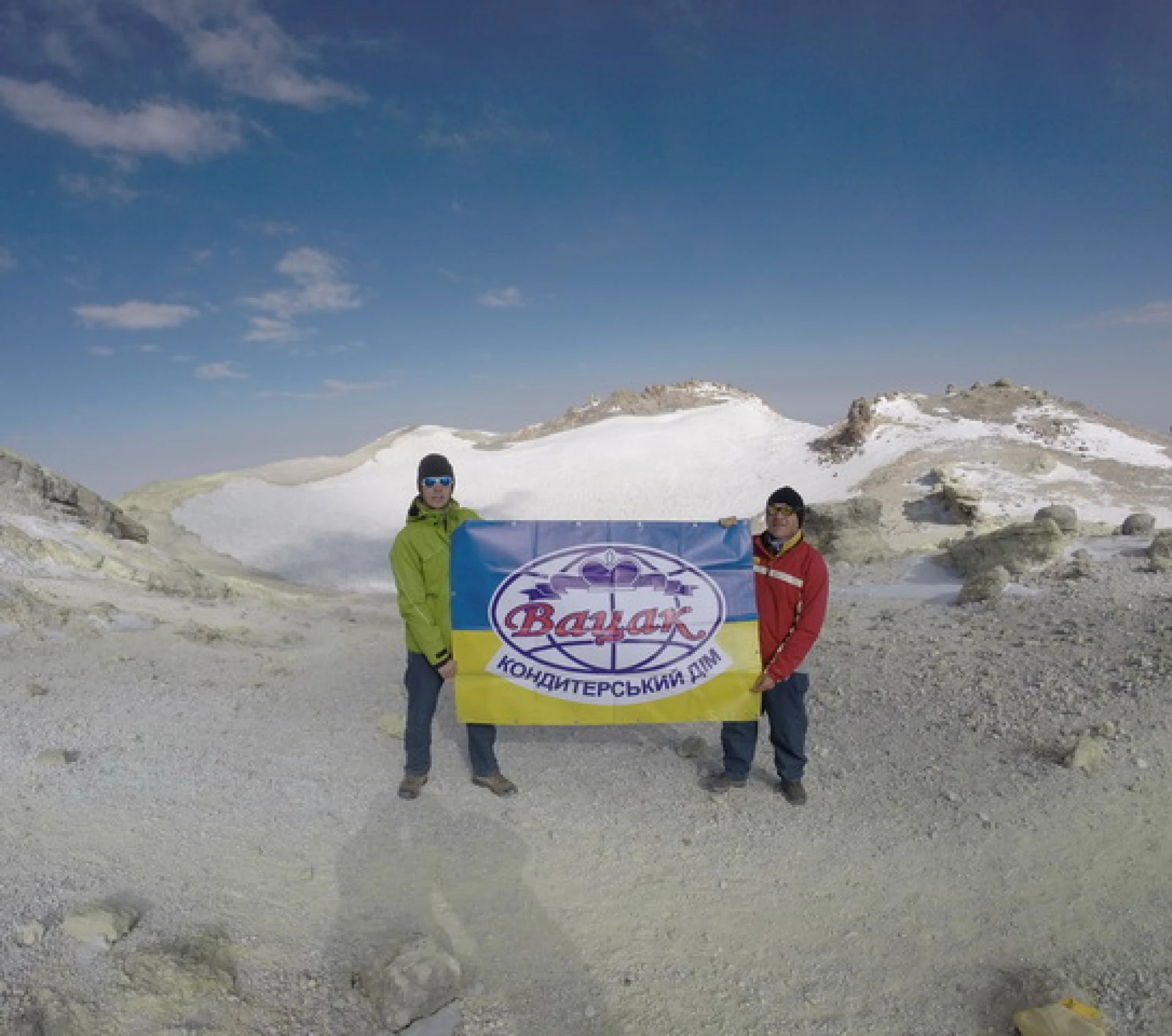 Үлкен тобырмен порно көру Эротикалық жезөкшелер қонаққа келді