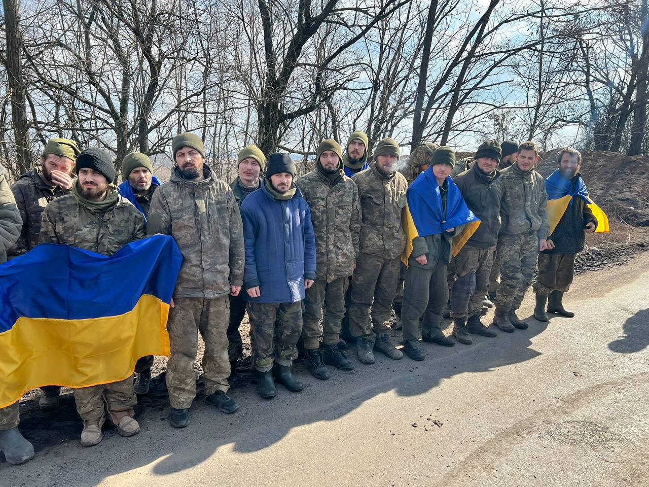 Додому повертаються 130 захисників, серед яких чотири жінки. Україна провела обмін полоненими