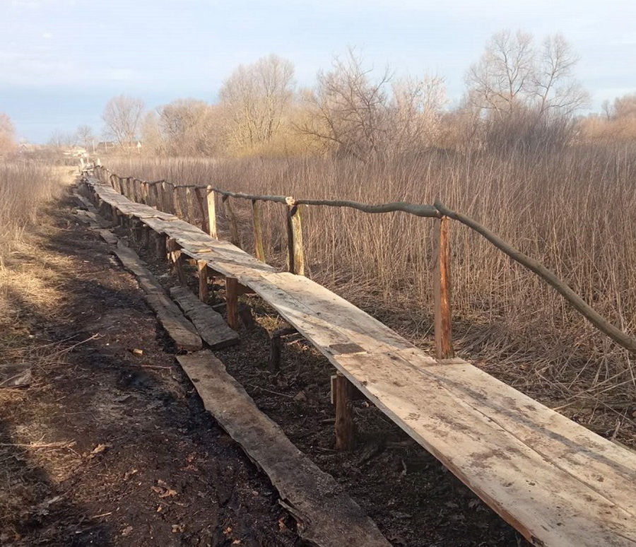 На Вінниччині відремонтували пішохідний місток через річку Десенка, який поєднує два села - фото 5