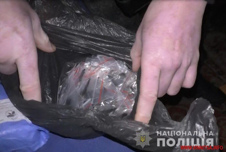 Винница.info: У Вінниці поліція затримала чоловіка, який торгував метадоном. Відео