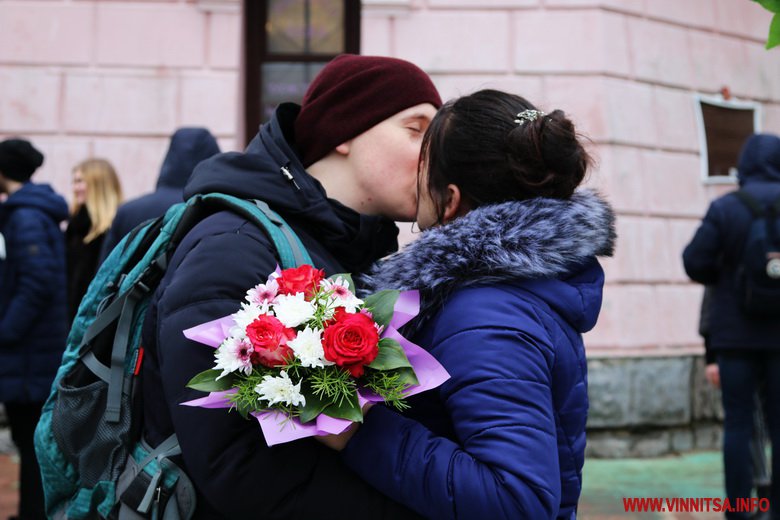 Винница.info: У Вінниці в День закоханих на одну добу одружилися 35 пар. Фоторепортаж