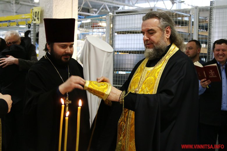 Винница.info: «Освячено»: Митрополит Симеон окропив святою водою підприємство у Вінниці. Фото