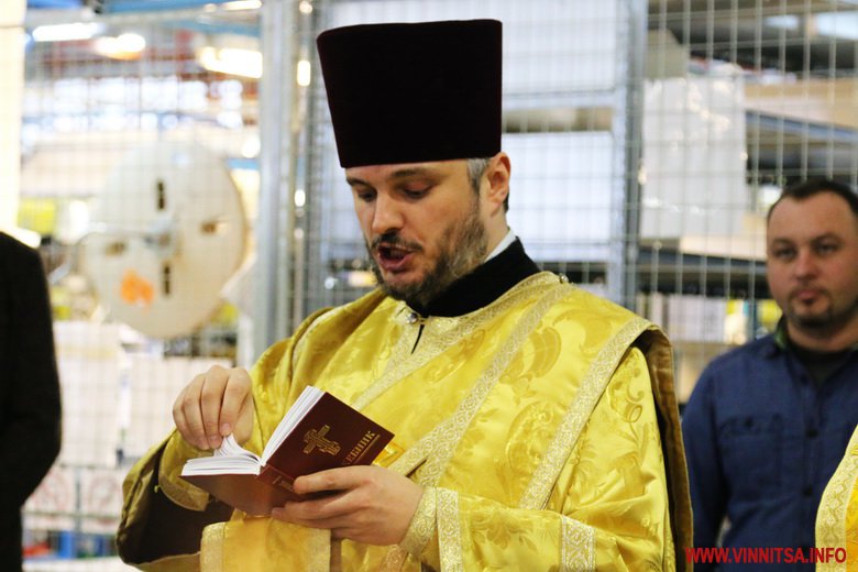Винница.info: «Освячено»: Митрополит Симеон окропив святою водою підприємство у Вінниці. Фото