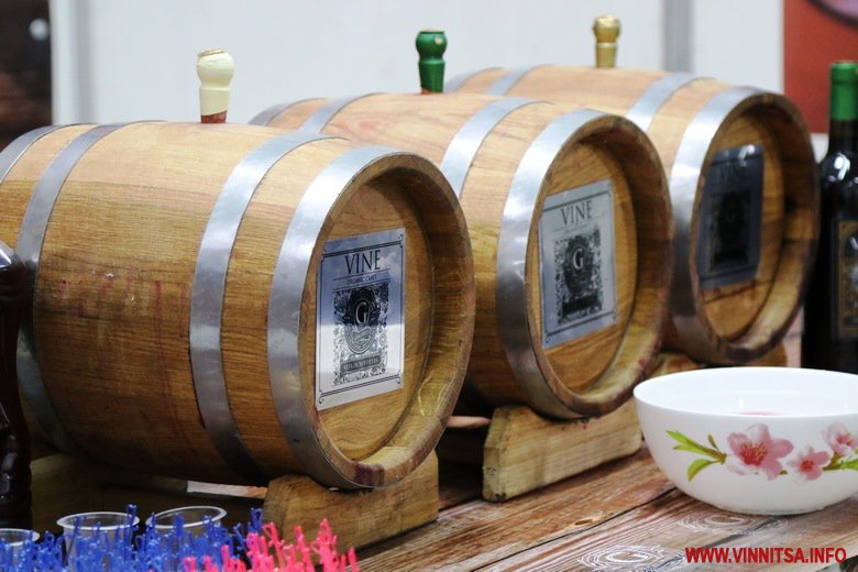 Винница.info: Алкоголь без спирту, «П’яна коза» і карамель зі смаком дитинства – у Вінниці відкрили ярмарок авторської продукції. Фото