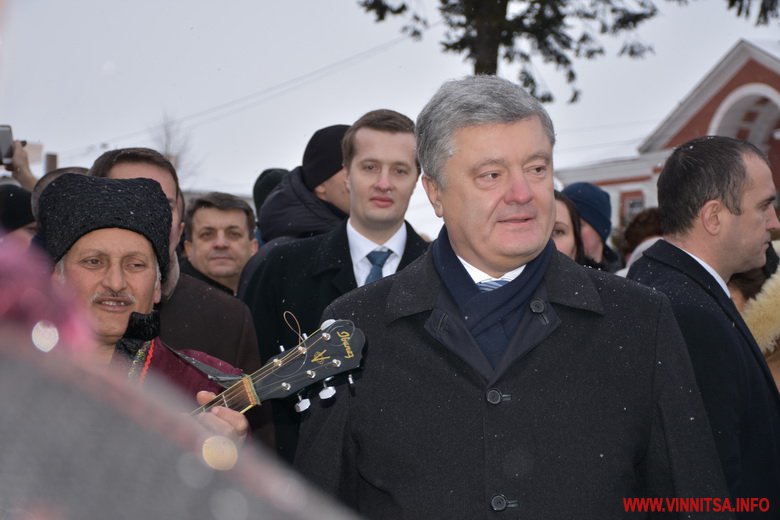 Як Порошенко в Калинівці у народ ходив. Фоторепортаж - фото 2