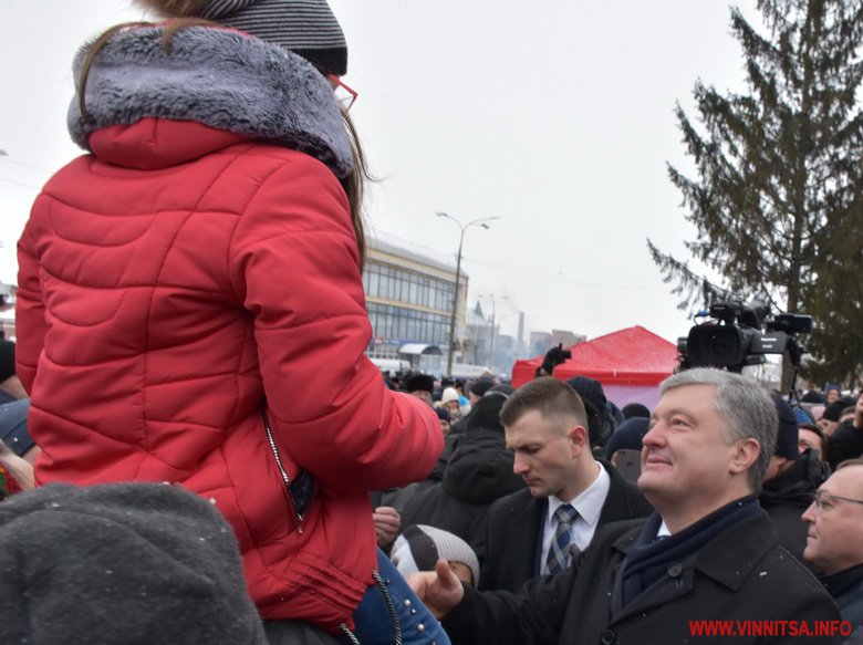 Як Порошенко в Калинівці у народ ходив. Фоторепортаж - фото 9