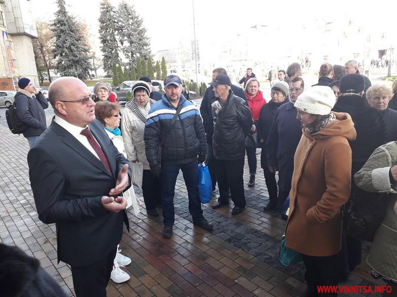 У Вінниці перед мерією провели два протести – політичний і «будівельний». Фото - фото 5