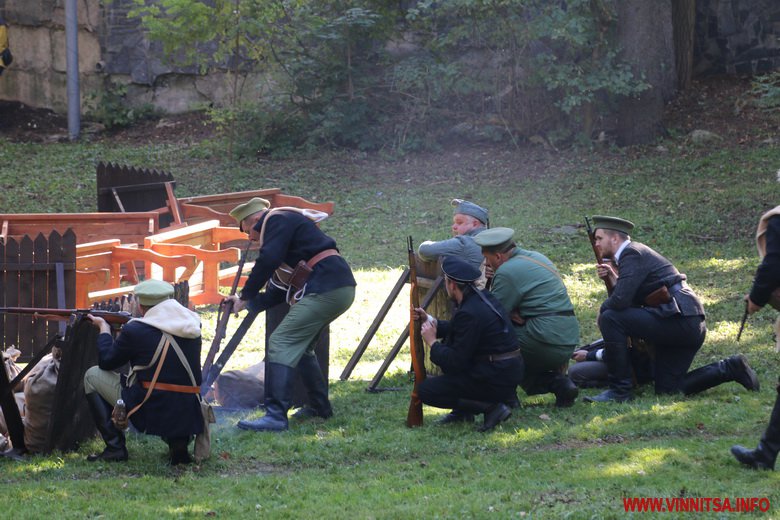 Гармата, військові і ворожа армія. У Вінниці відтворили бій, який відбувся майже 100 років тому. Фоторепортаж - фото 19