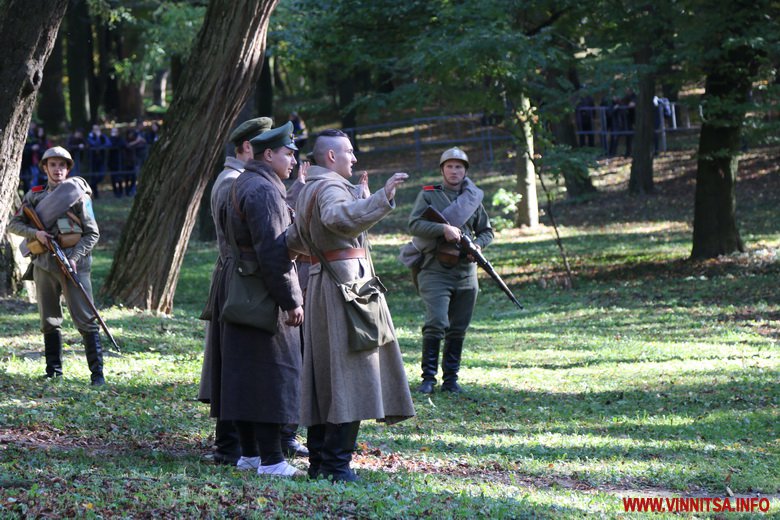 Гармата, військові і ворожа армія. У Вінниці відтворили бій, який відбувся майже 100 років тому. Фоторепортаж - фото 28