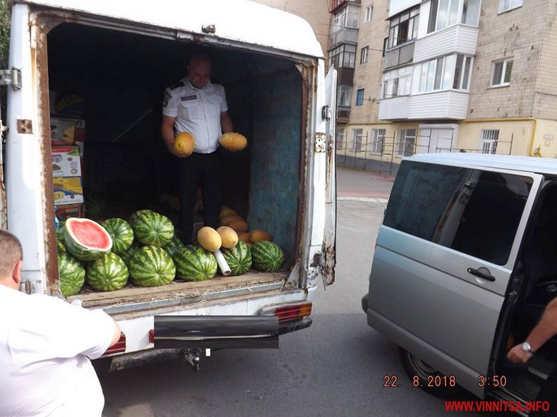 Чоловік, який продавав кавуни і дині у невстановленому місці, заплатить 52 гривні штрафу. Товар конфіскують