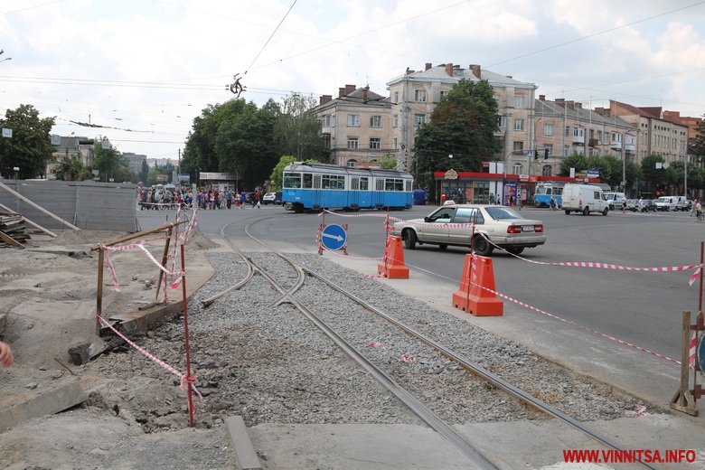 На Замостянській готуються до будівництва «оксамитового шляху» для трамваїв: плити виготовляє вінницьке підприємство. Фото - фото 5