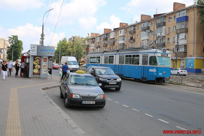 На Замостянській готуються до будівництва «оксамитового шляху» для трамваїв: плити виготовляє вінницьке підприємство. Фото - фото 6