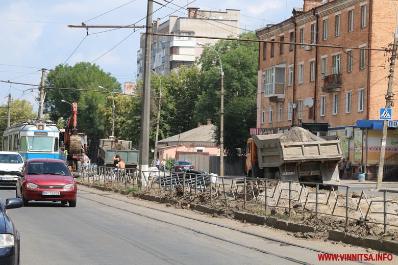 На Замостянській готуються до будівництва «оксамитового шляху» для трамваїв: плити виготовляє вінницьке підприємство. Фото - фото 11