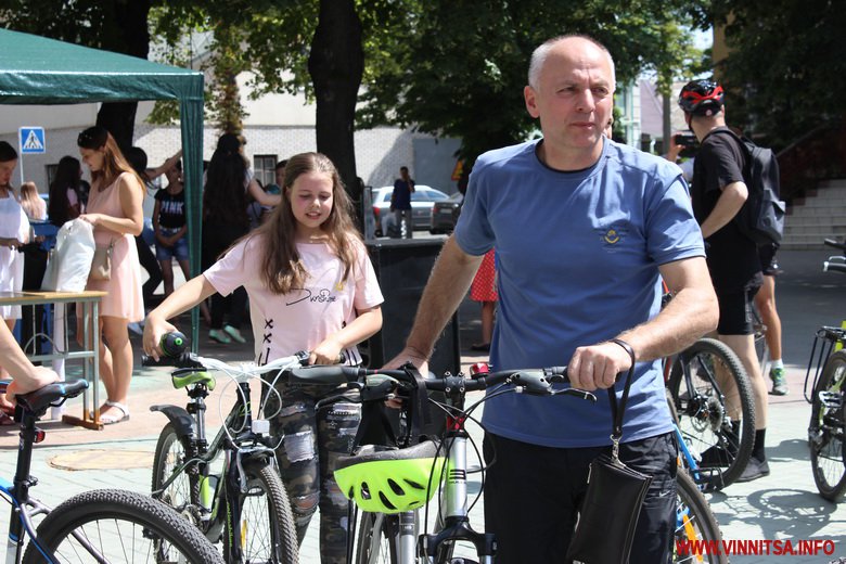 Півсотні велосипедистів проїхалися Вінницею з нагоди європейського тижня сталої енергетики. Фоторепортаж - фото 27