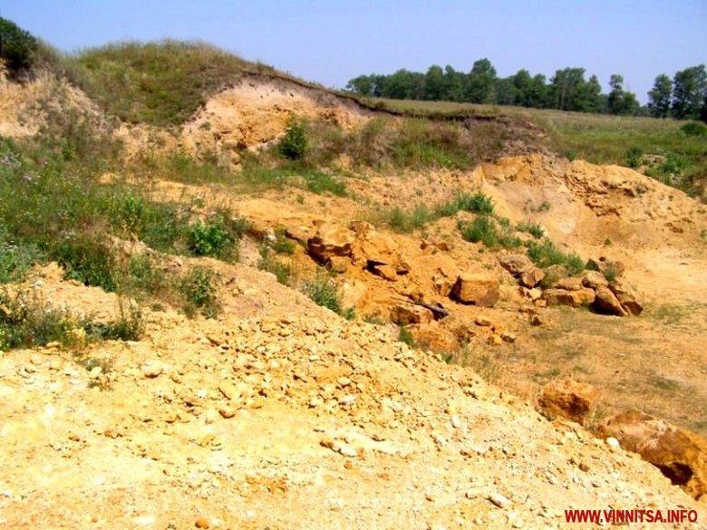 На Вінниччині селяни будують хати з уламків метеорита. Фото - фото 2