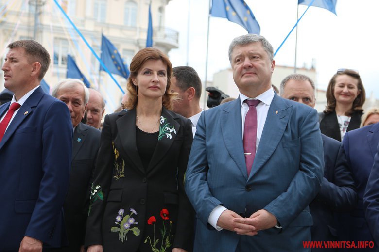 У Вінниці День Європи святкують з Порошенком і Гройсманом. Діти встановили національний рекорд. Фоторепортаж - фото 6