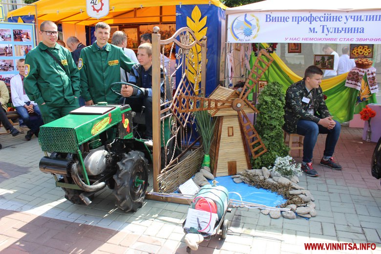 У Вінниці біля Вежі відкрили фестиваль професій: кулінарні шедеври, міні-техніка та майстер-класи. Фоторепортаж - фото 49