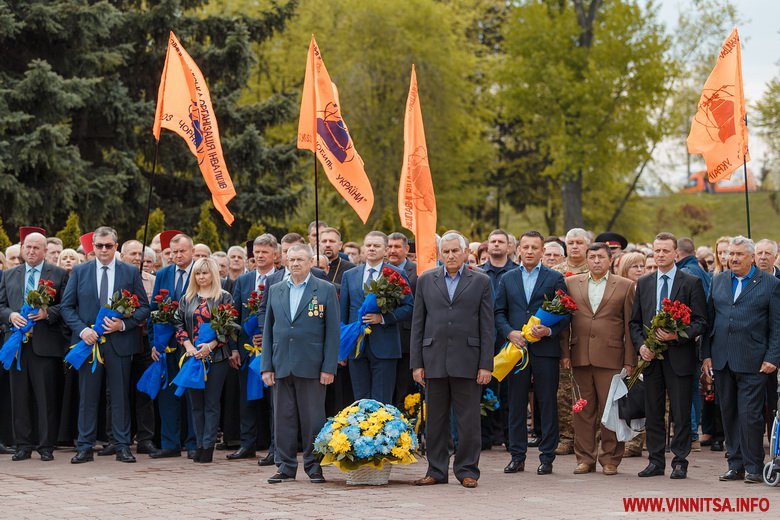 У Вінниці поклали квіти до пам’ятника та нагородили чорнобильців з нагоди річниці трагедії на ЧАЕС - фото 24