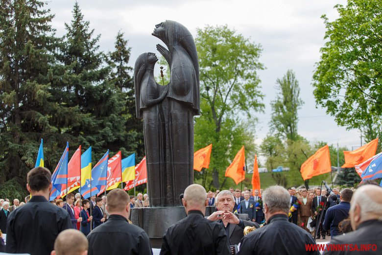 У Вінниці поклали квіти до пам’ятника та нагородили чорнобильців з нагоди річниці трагедії на ЧАЕС - фото 30