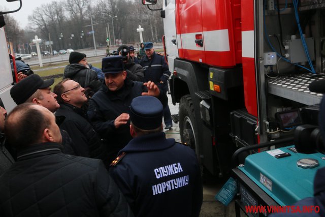 Рятувальникам Вінниччини передали 5 сучасних пожежних машин. Фоторепортаж - фото 31