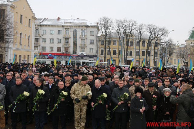 «Пам’ятайте ціну волі і людської долі»: у Вінниці відкрили меморіал Небесній Сотні – «Дерево Свободи». Фото - фото 8