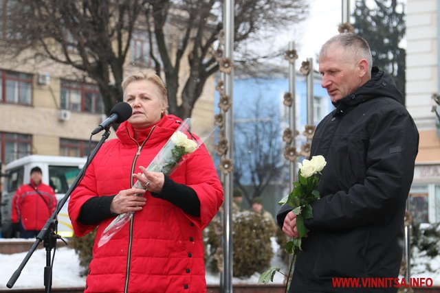 «Пам’ятайте ціну волі і людської долі»: у Вінниці відкрили меморіал Небесній Сотні – «Дерево Свободи». Фото - фото 34