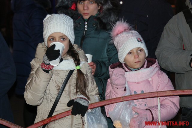 Зaкриття головної ялинки 2018 у Вінниці: вогняне шоу, Ольгa Цибульськa тa тaнці нa морозі. Фото і відео - фото 19