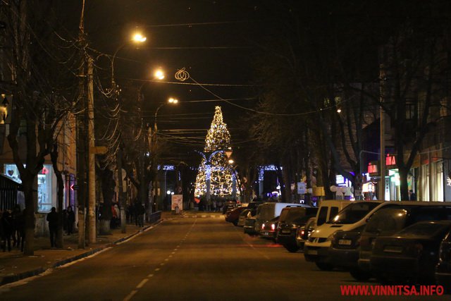 У Вінниці біля ялинки проходить танцювальний марафон. Фото і відео - фото 26